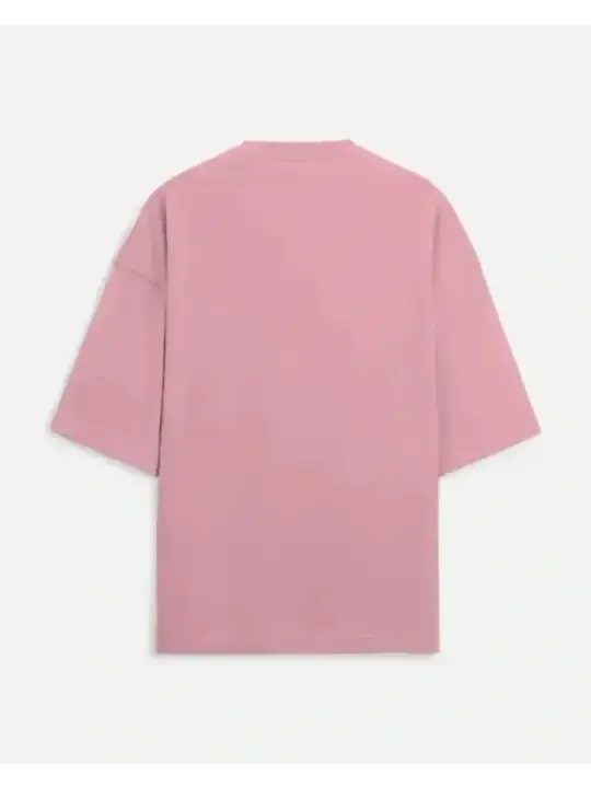 Soft pink oversized t-shirt for women, relaxed fit, calm style, comfortable everyday wear
